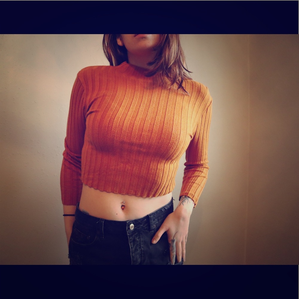 Vintage looking golden sweater crop